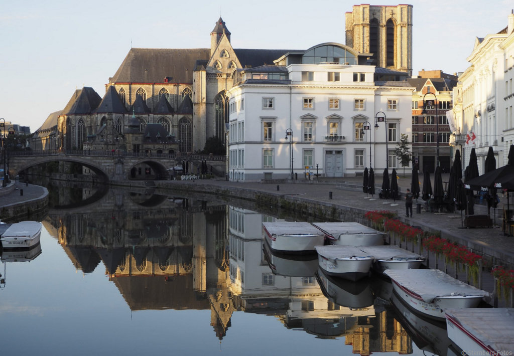 2208640, Gent / Neoclassicistisch herenhuis, 2. Hälfte 19. Jahrh. / Sint-Michielskerk, 1440-1530