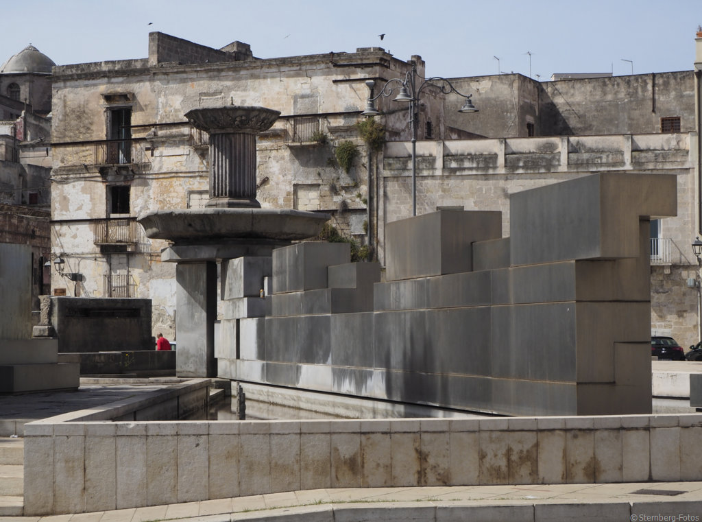 2406184, Taranto / Piazza Fontana, Nicola Carrino, 1992
